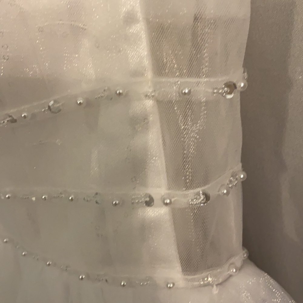 Wedding gown - Picture 12 of 12